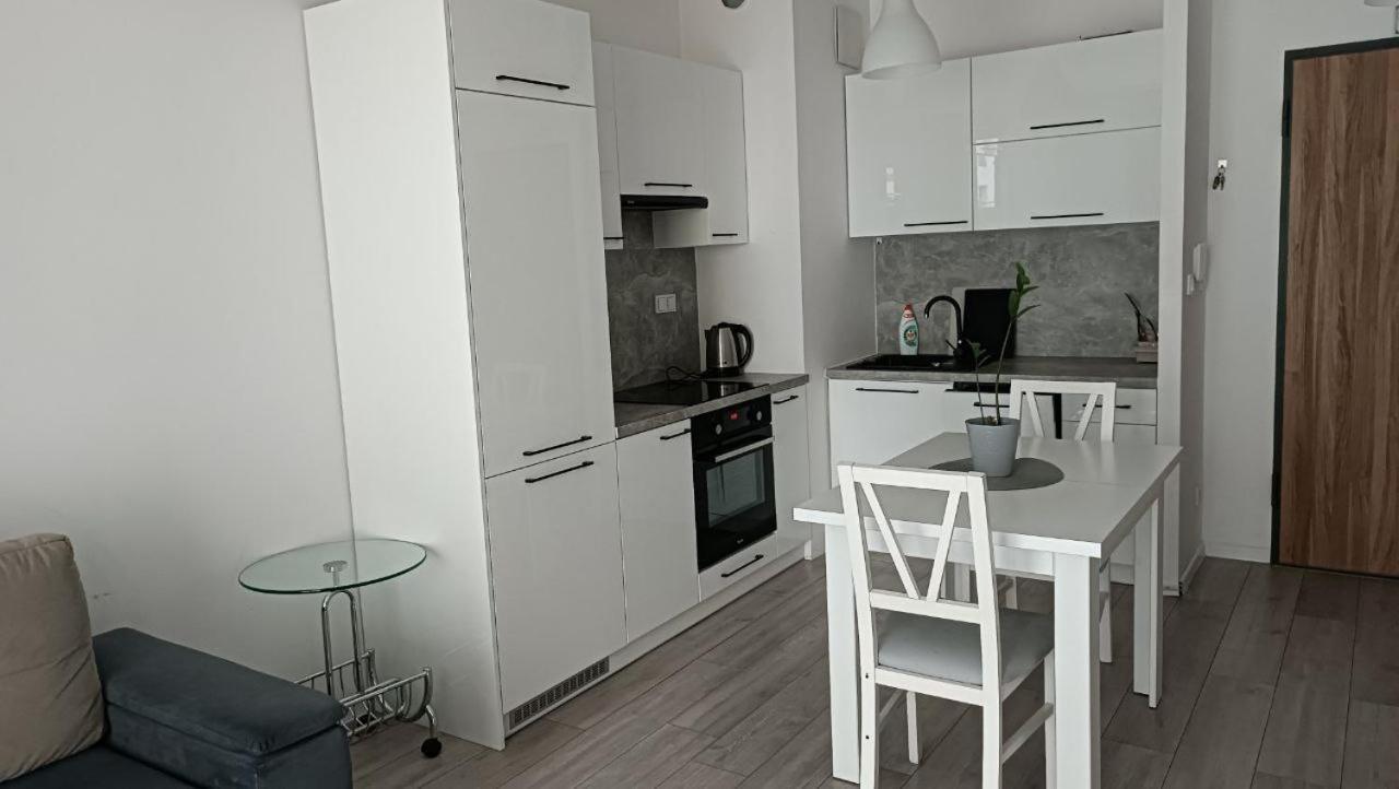 Apartment Z Ogrodkiem Na Warszawskiej Woli 바르샤바 외부 사진