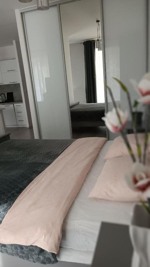 Apartment Z Ogrodkiem Na Warszawskiej Woli 바르샤바 외부 사진